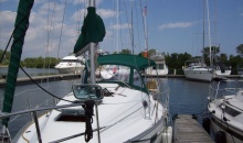 Beneteau Oceanis 281 Dodger Bimini